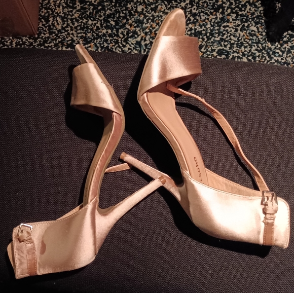 Gold satin heels with ankle strap - Picture 5 of 6